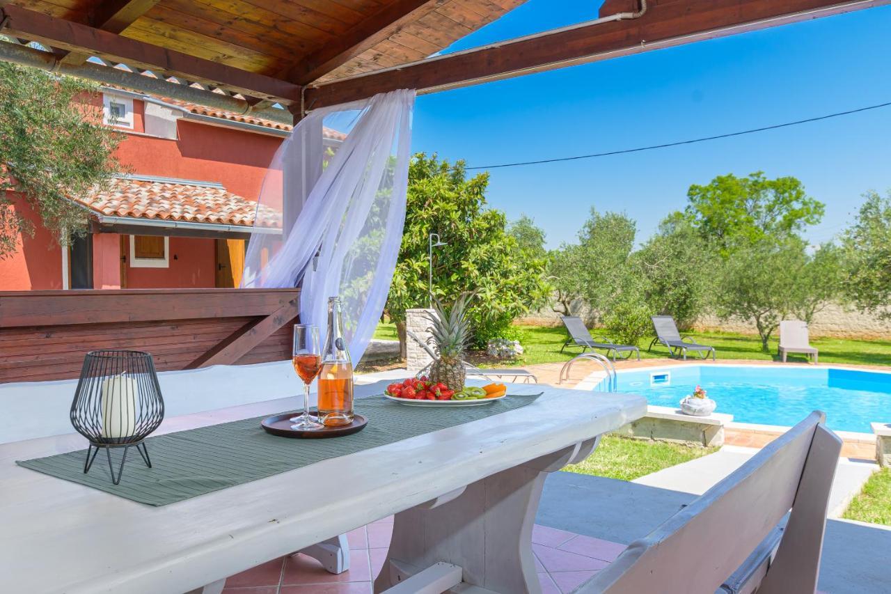 Villa Carla With Private Pool & Kids Playground - Pet Friendly Mutvoran 外观 照片