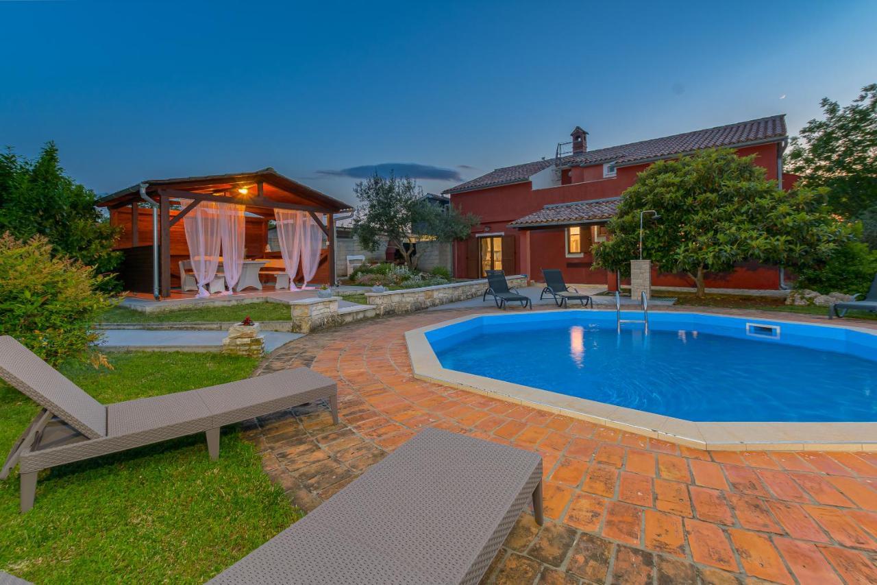 Villa Carla With Private Pool & Kids Playground - Pet Friendly Mutvoran 外观 照片