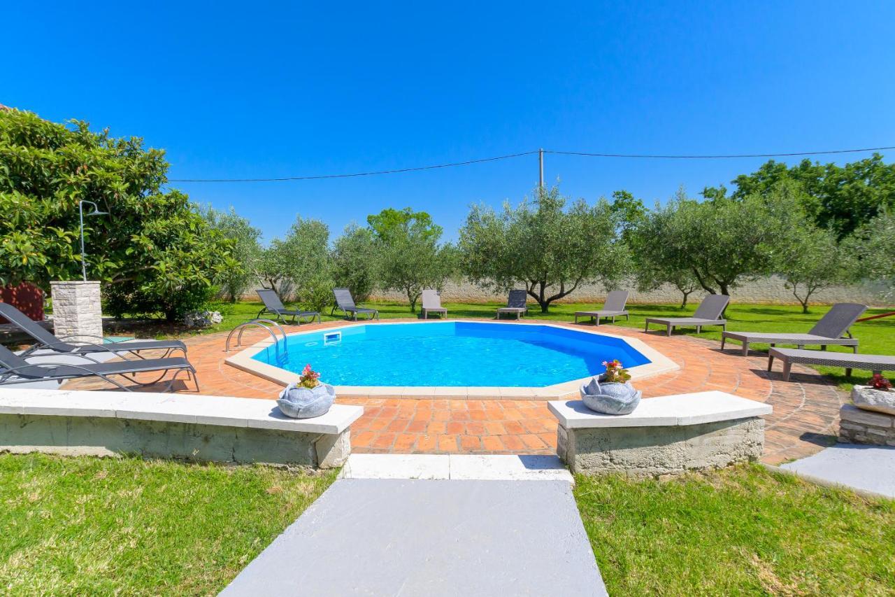 Villa Carla With Private Pool & Kids Playground - Pet Friendly Mutvoran 外观 照片