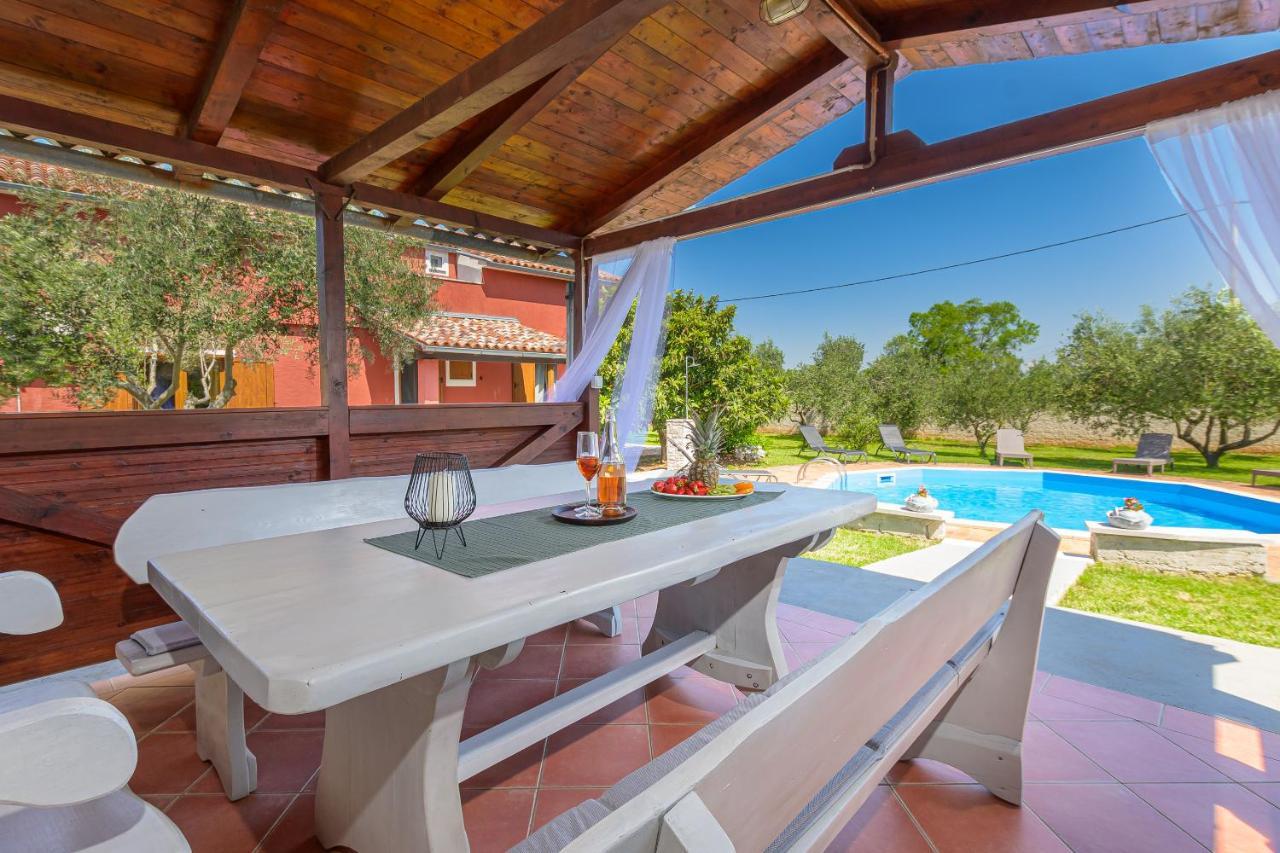 Villa Carla With Private Pool & Kids Playground - Pet Friendly Mutvoran 外观 照片
