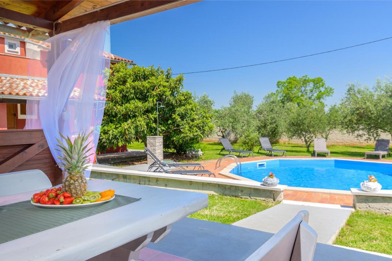 Villa Carla With Private Pool & Kids Playground - Pet Friendly Mutvoran 外观 照片