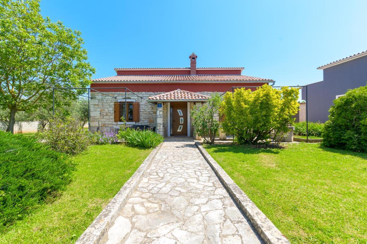 Villa Carla With Private Pool & Kids Playground - Pet Friendly Mutvoran 外观 照片