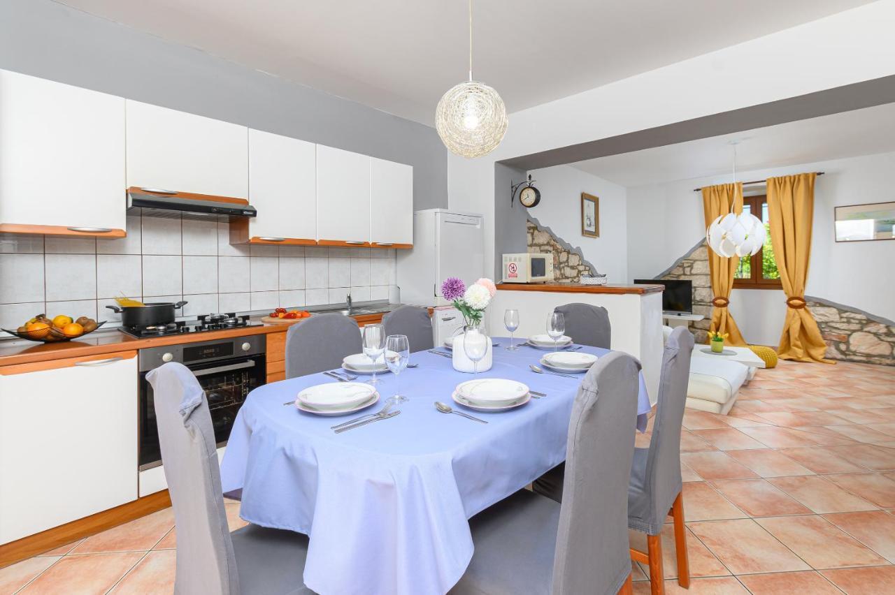 Villa Carla With Private Pool & Kids Playground - Pet Friendly Mutvoran 外观 照片