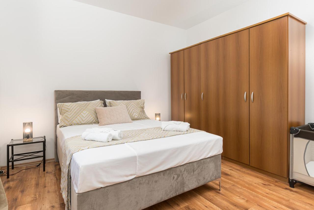 Villa Carla With Private Pool & Kids Playground - Pet Friendly Mutvoran 外观 照片