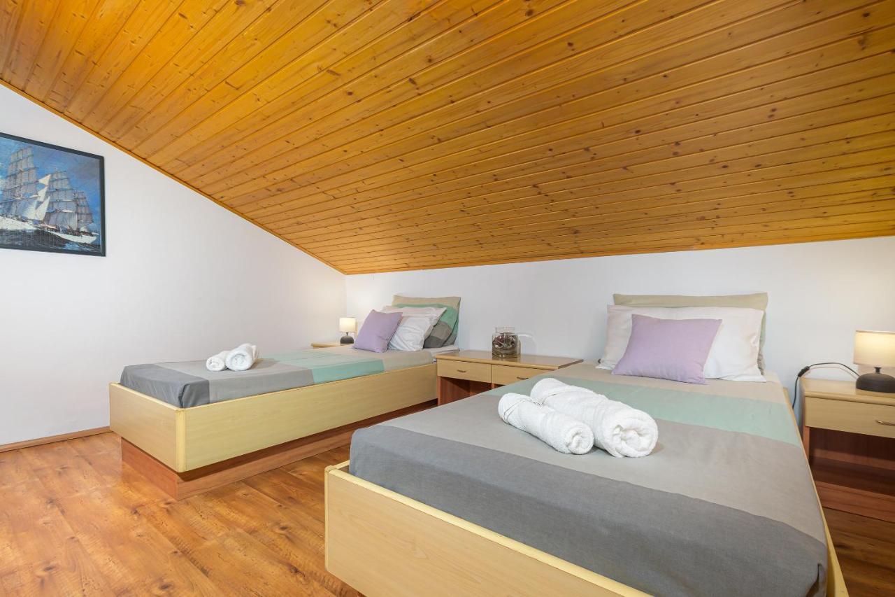 Villa Carla With Private Pool & Kids Playground - Pet Friendly Mutvoran 外观 照片