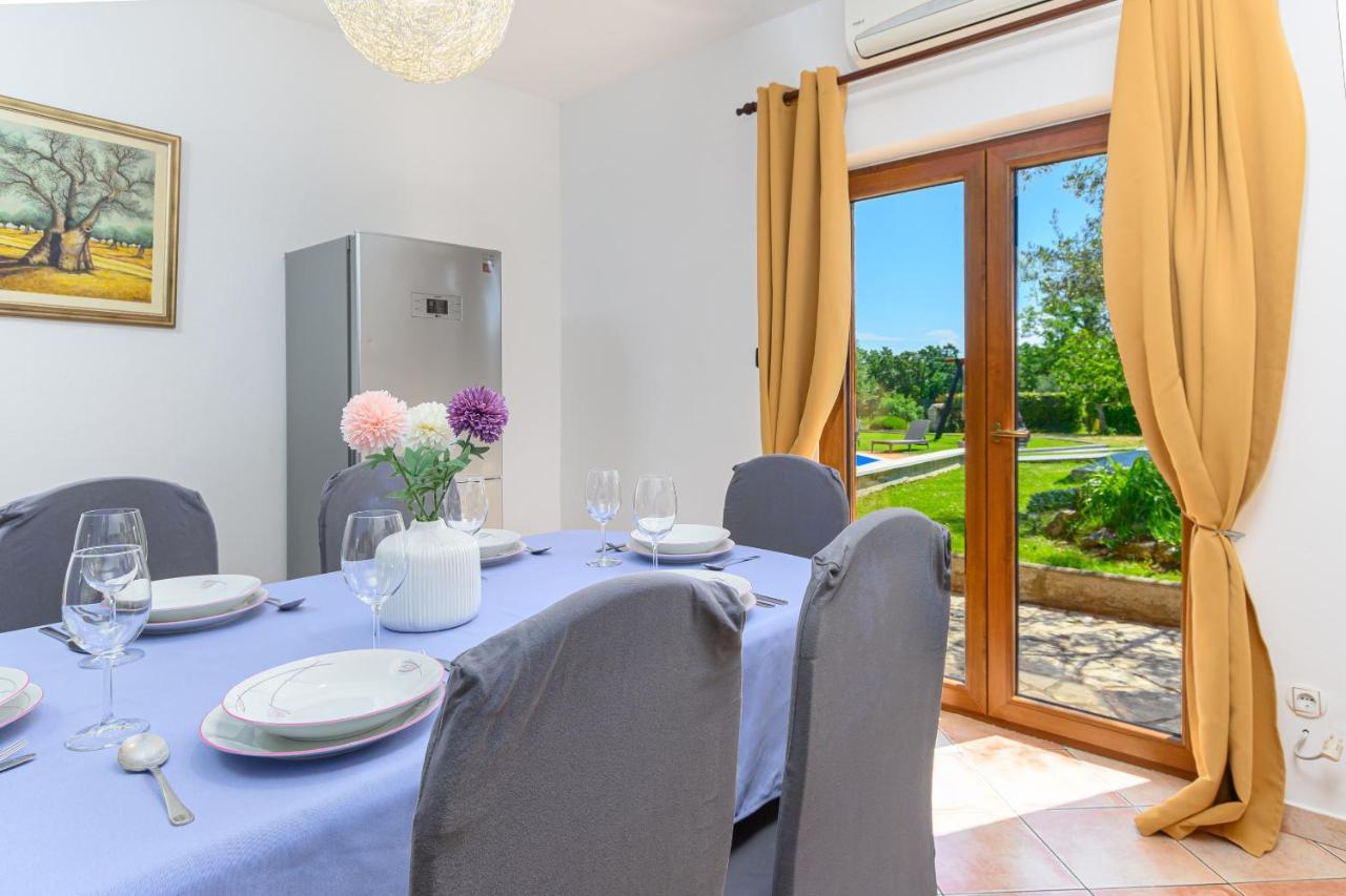 Villa Carla With Private Pool & Kids Playground - Pet Friendly Mutvoran 外观 照片