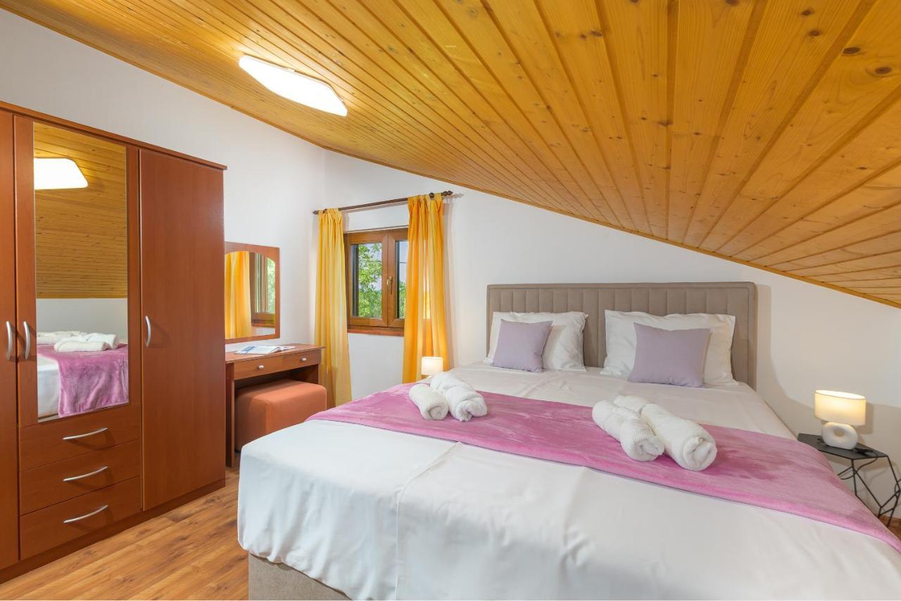 Villa Carla With Private Pool & Kids Playground - Pet Friendly Mutvoran 外观 照片