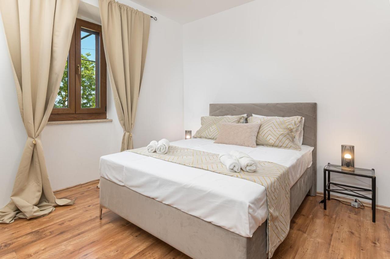 Villa Carla With Private Pool & Kids Playground - Pet Friendly Mutvoran 外观 照片