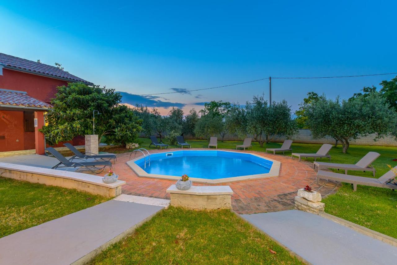 Villa Carla With Private Pool & Kids Playground - Pet Friendly Mutvoran 外观 照片